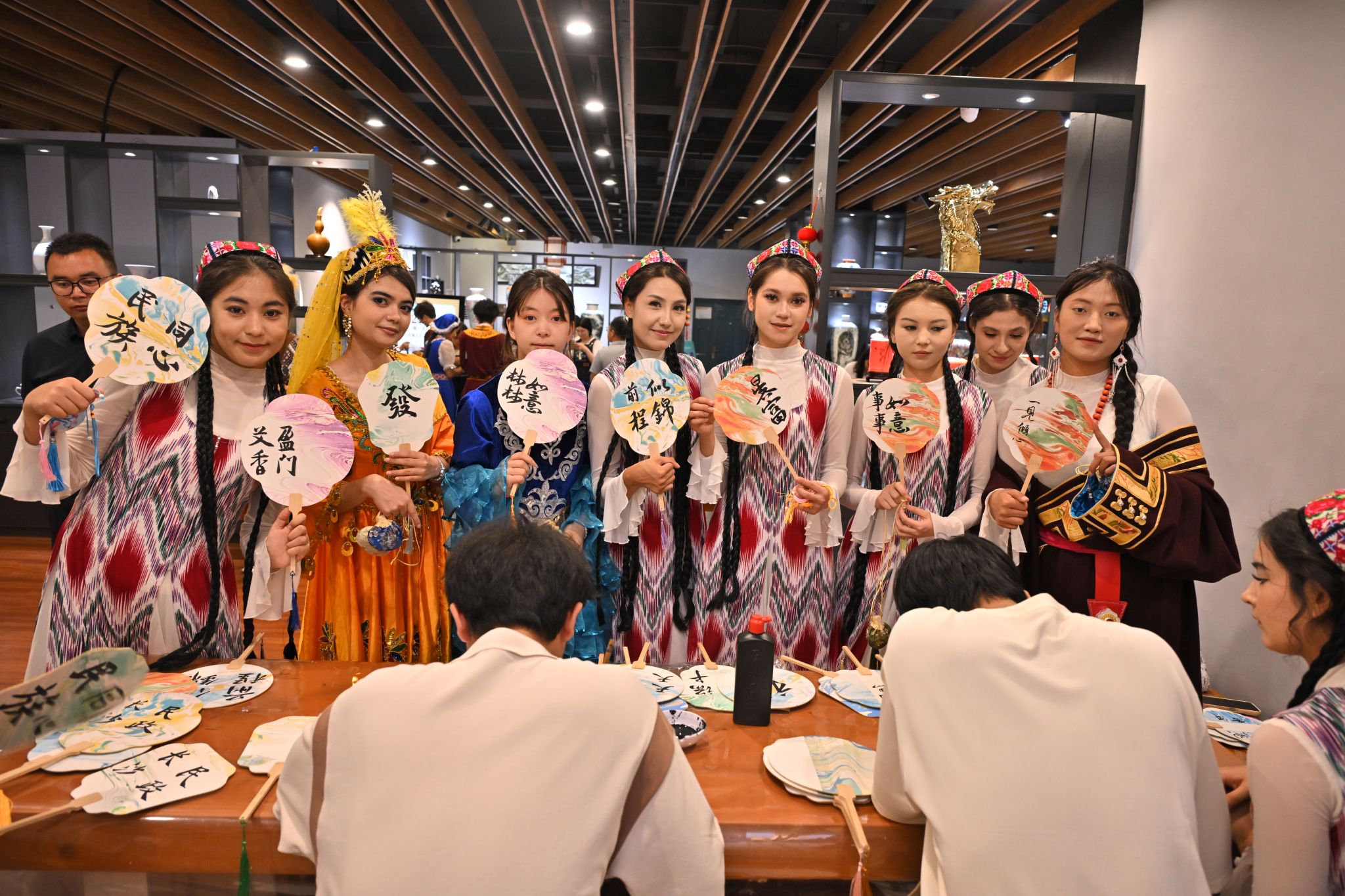 湘吐千里匯情長(zhǎng) 石榴花開(kāi)映民院——吐魯番“石榴籽·祖國(guó)行”走進(jìn)長(zhǎng)沙民政職院 會(huì)議會(huì)展服務(wù)